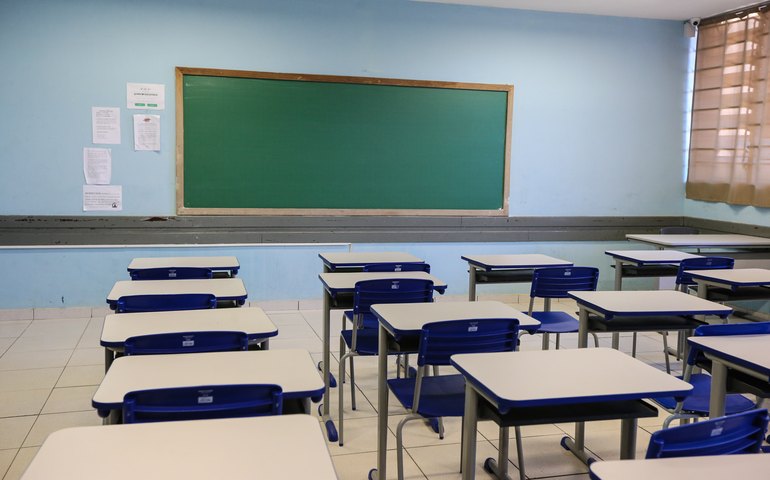 Colégios vão priorizar infantil e 3º médio