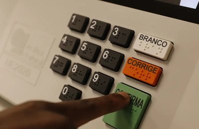 94 anos do voto feminino e mulheres seguem minoria na política brasileira: por quê?