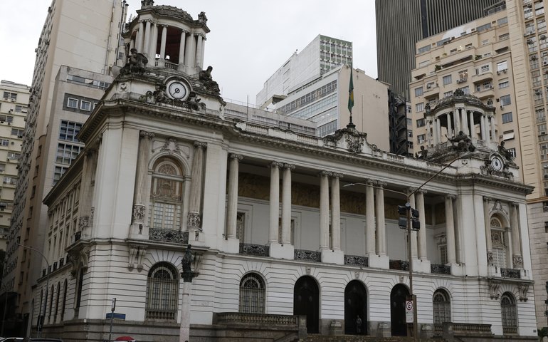 Câmara do Rio gasta R$ 6 milhões em apenas 1 mês com 'bônus secreto' para funcionários, diz TV