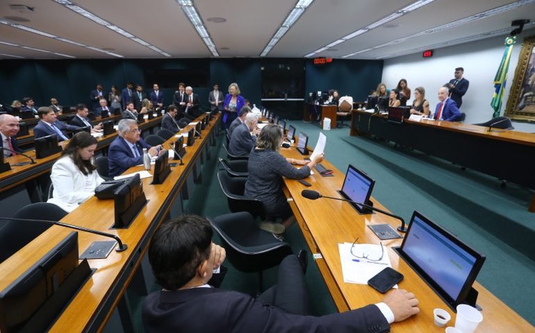 Comissão aprova propostas que dão nomes a trechos de rodovias