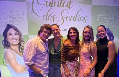 Psicólogo e escritor Alexander Bez prestigia o espetáculo Quintal dos Sonhos em Santos, no litoral de São Paulo