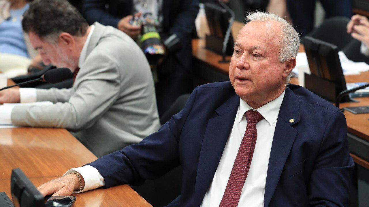 Novo presidente da CCJ da Câmara promete priorizar projetos do governo e reduzir pautas ideológicas