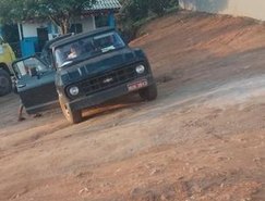 Camionete utilizada como apoio no transporte