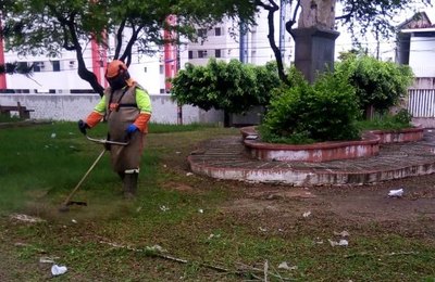 Prefeitura inicia limpeza nos bairros afetados pelo afundamento do solo