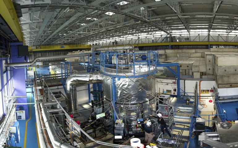 Mídia: cientistas podem transportar substância mais cara e perigosa da Terra em caminhão pela Europa