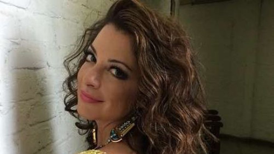 Sexy, Ana Paula Padrão repica os fios para capa de revista