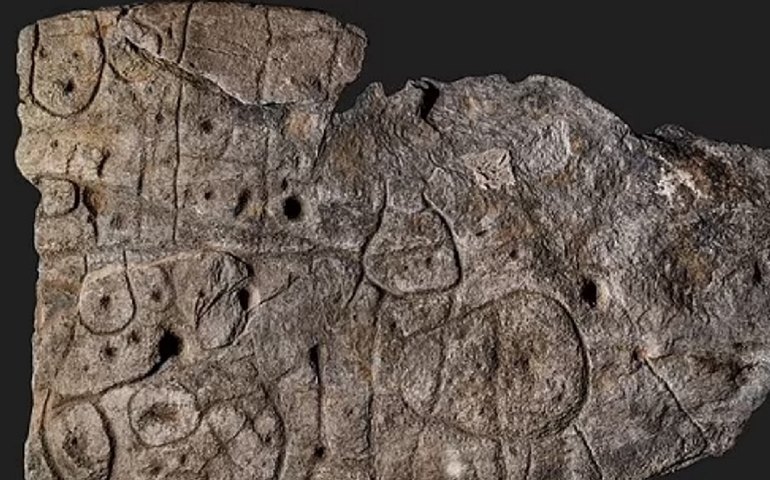 'Mapa do tesouro': Rocha de 4 mil anos daria indicativo de monumentos perdidos, diz arqueólogo