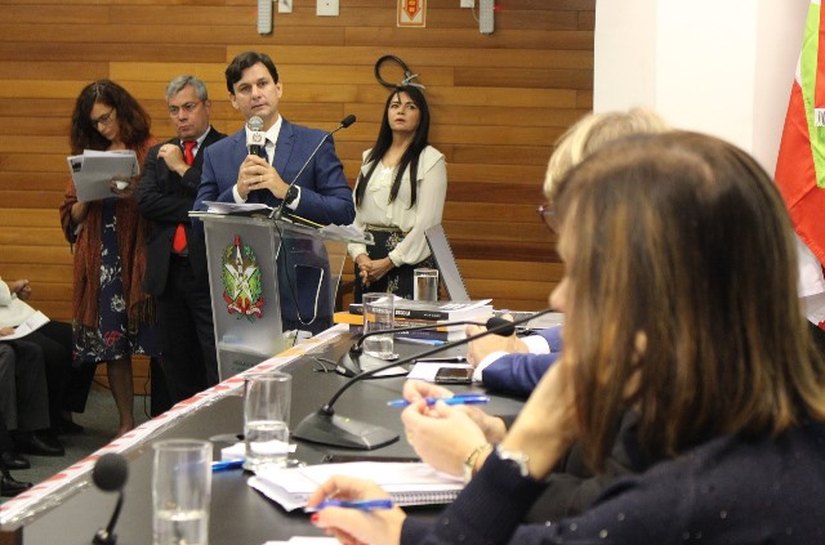 Em Florianópolis, Marcelo Beltrão defende perenização do Fundeb e propõe que Lei garanta educação de qualidade