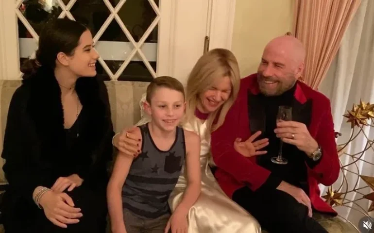 Filho mais novo de John Travolta seria biologicamente bisneto de Elvis, diz processo