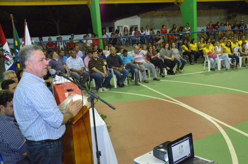 Barreiras inaugura o ginásio poliesportivo, em Coruripe