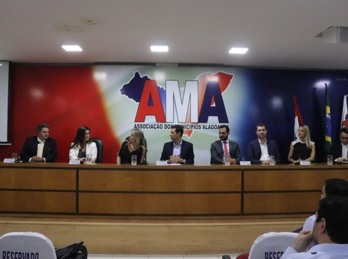 Especialistas em eleição apresentam cenário para 2024 na AMA