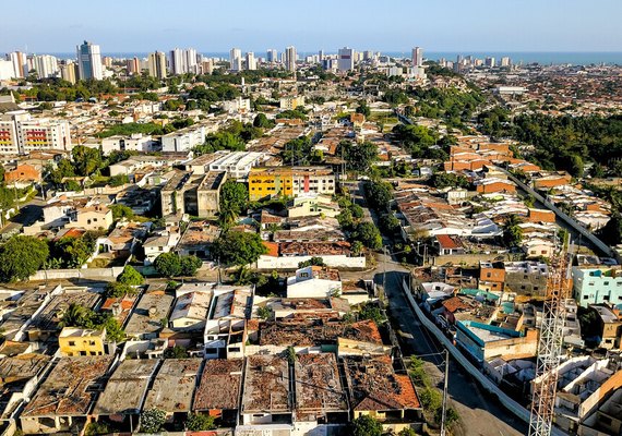 Edifício é demolido no Pinheiro devido a risco de colapso