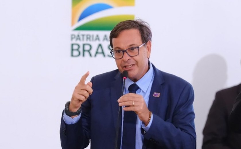 Ministro anuncia retomada da revitalização da orla de Maceió