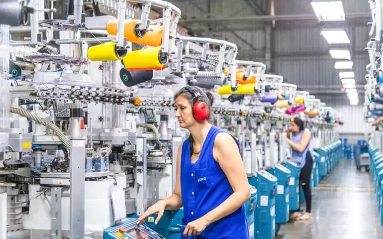 Produção industrial da zona do euro fica estável em outubro ante setembro