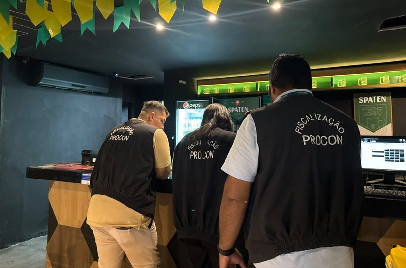 Procon Maceió fiscaliza bares e restaurantes antes da estreia do Brasil na Copa