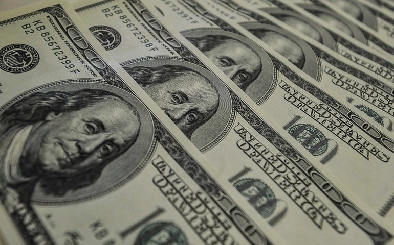 Dólar supera R$ 5,40 com mercado de olho em PEC e equipe de transição