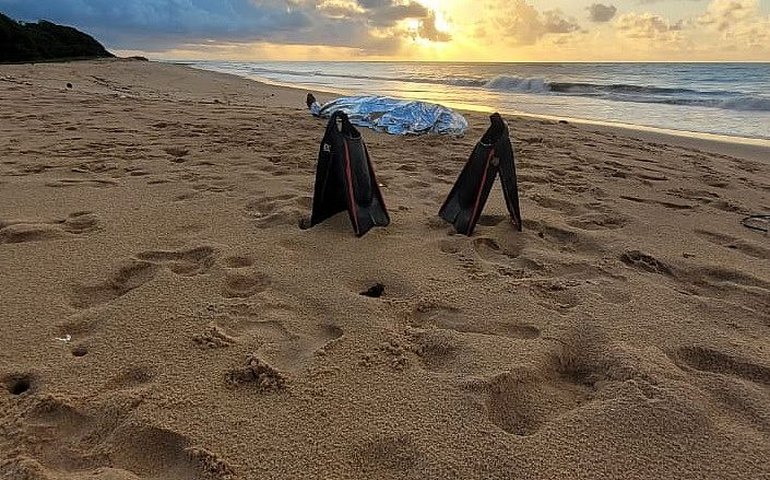 Encontrado corpo de jovem desaparecido após entrar no mar em Jacarecica