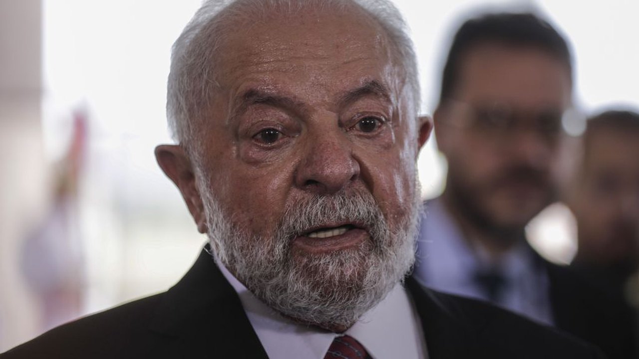 Cirurgia do Lula: operação começou meio-dia; procedimento deve durar 3 horas