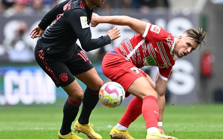 Bayern de Munique perde para o Augsburg; Borussia vence e assume ponta no Alemão