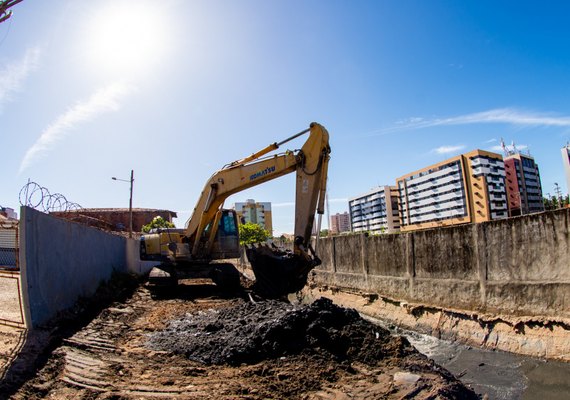 Renasce Salgadinho: Prefeitura inicia intervenções no Riacho Águas Férreas