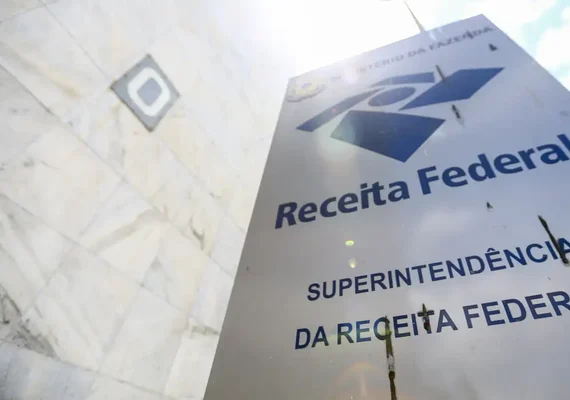 Receita paga nesta quinta-feira restituições de lote residual do IRPF