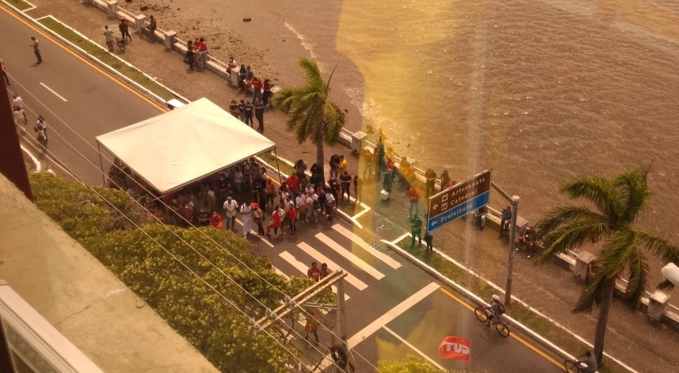 Manifestação provoca bloqueio de trânsito na Região Central de Aracaju / Foto: Foto: Reprodução/Redes Sociais