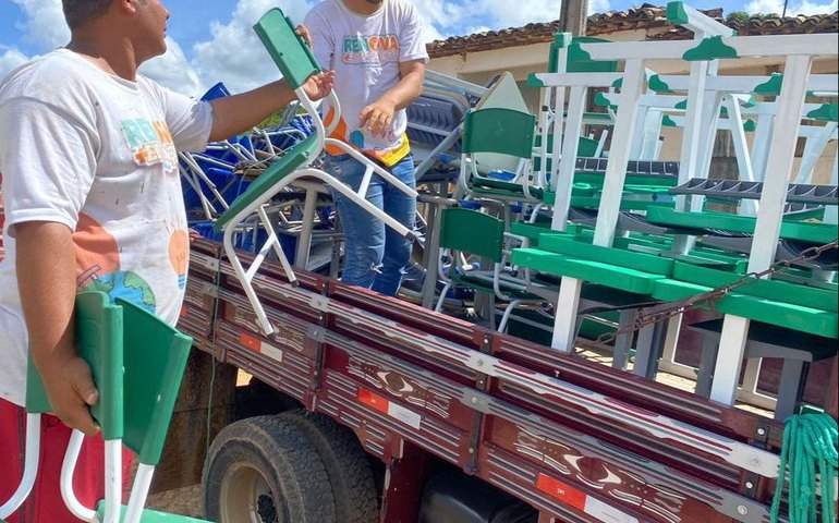 Prefeitura de Branquinha adquire nova remessa de conjuntos escolares