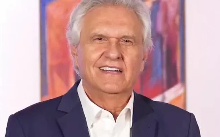 Caiado mantém pré-candidatura e afirma respeitar escolha de Bolsonaro por Flávio