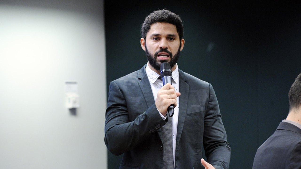 Internado na UTI, David Miranda retira candidatura à reeleição na Câmara