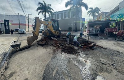 Após entendimento com prefeitura, Conasa inicia recuperação de canaleta fluvial no Centro de Palmeira