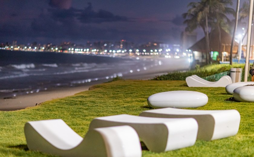 Orla de Maceió recebe novos mobiliários urbanos com design moderno e foco em sustentabilidade