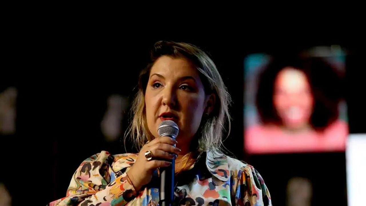 Flávio Bolsonaro planeja limitar permanência no Bolsa Família a 2 anos em proposta de transição