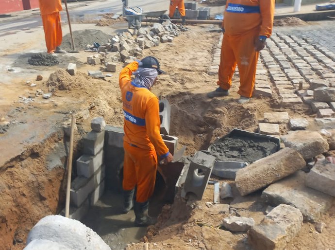 Prefeitura de Palmeira intensifica obras de drenagem em ruas que sofrem com alagamentos