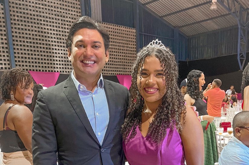 Rodrigo Valença participa do projeto Sonho de Menina com mais de 40 jovens