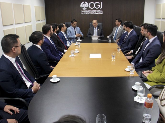 Celyrio Adamastor apresenta atribuições da CGJ aos novos juízes