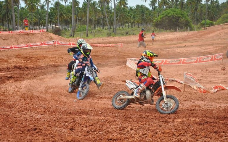 Motocross abre a temporada e distribui R$ 15 mil de premiação em Porto de Pedras