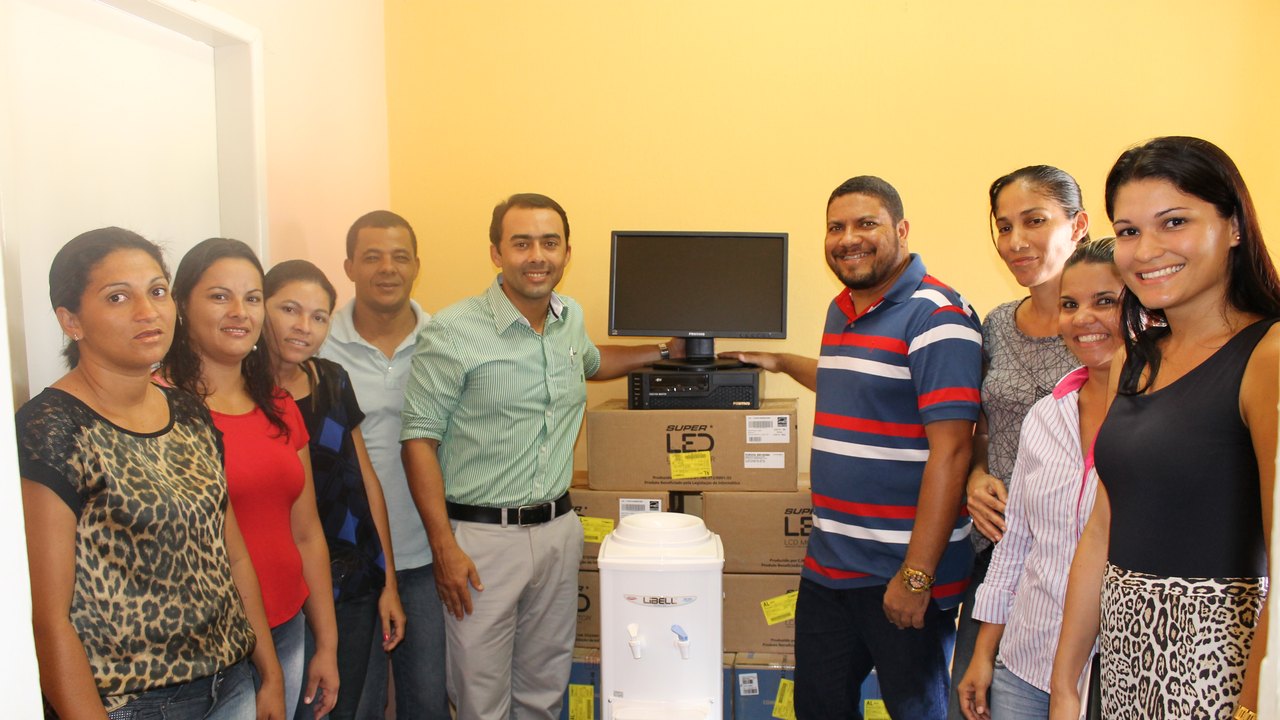 Prefeitura entrega computadores e bebedouro ao Conselho Tutelar de Jequiá da Praia