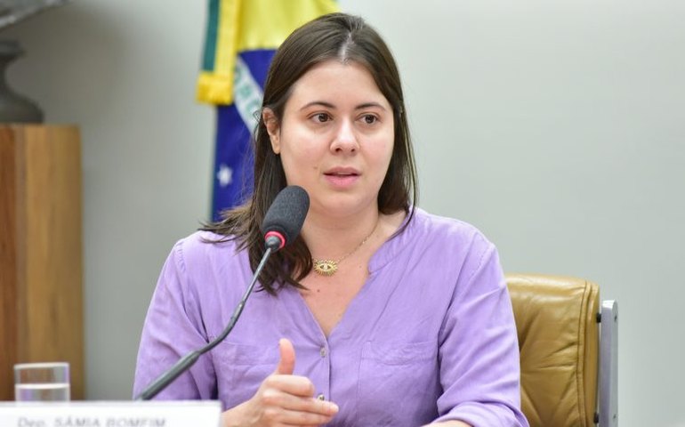 Sâmia Bomfim propõe que deputado italiano que denunciou Zambelli seja cidadão honorário