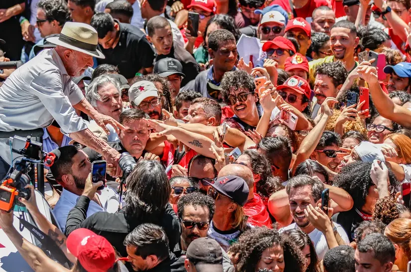 Lula afirma que PT entrará na Justiça contra suspensão de canal