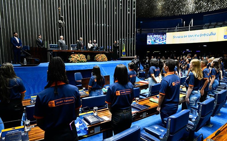 Senado dá posse a estudantes do programa Jovem Senador 2023