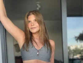 Afastada das novelas, Cristiana Oliveira faz 62 anos e investe nas redes sociais; saiba por onde anda a atriz