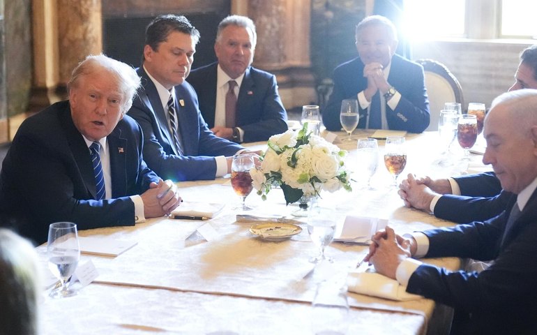 Trump alerta Netanyahu sobre isolamento de Israel se continuar genocídio em Gaza, diz portal