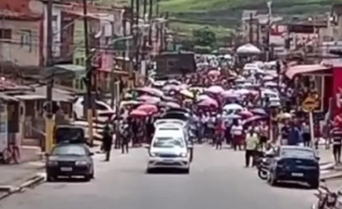 Vítimas foram levadas até o cemitério da cidade