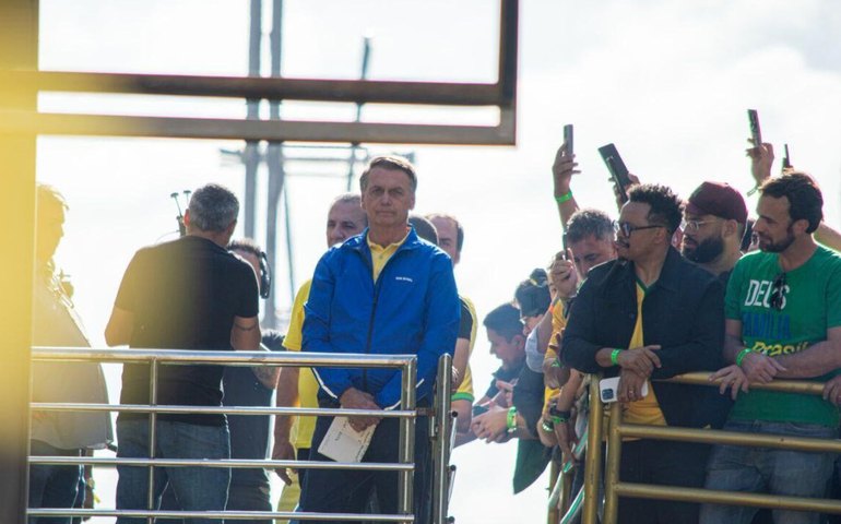 Bolsonaro convoca apoiadores na Paulista e faz referência a Trump: 'Make Brazil great again'
