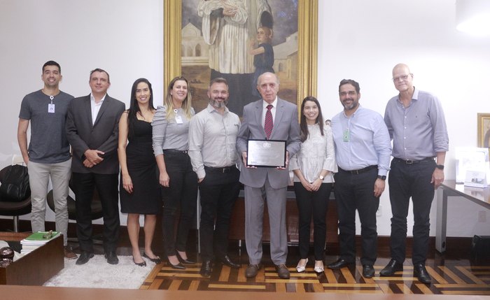 Encontro com representantes da Strattner Intuitive contou com a presença de diretores, gestores e membros da equipe do Programa de Cirurgia Robótica do hospital Encontro com representantes da Strattner Intuitive contou com a presença de diretores, gestores e membros da equipe do Programa de Cirurgia Robótica do hospital