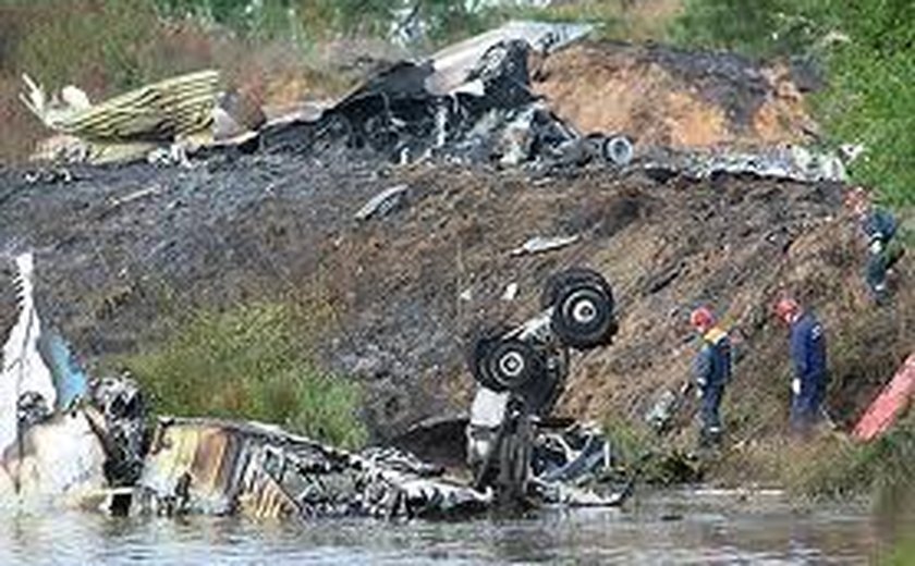 Avião cai e deixa 50 mortos na Rússia