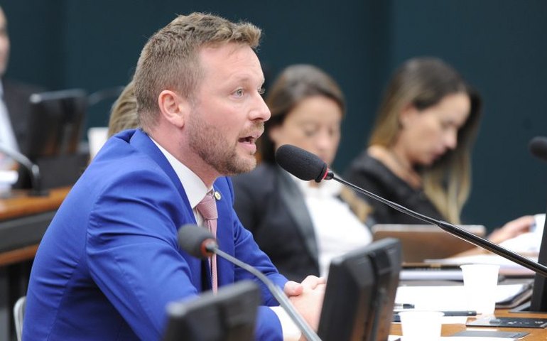 Comissão aprova proposta que possibilita a suspensão do registro de veículo