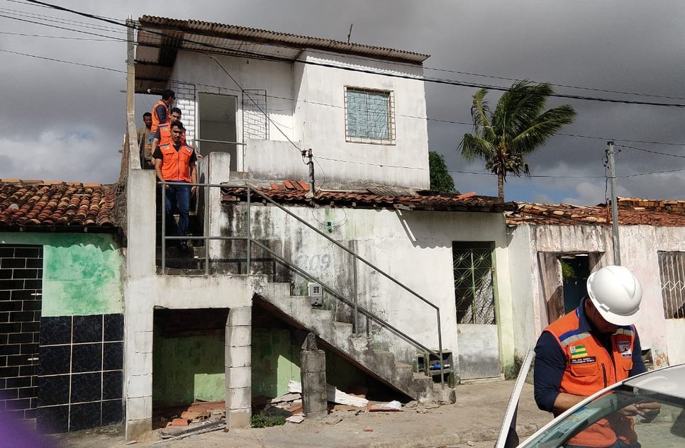 DEFESA CIVIL MONITORA CASAS DESTELHADAS