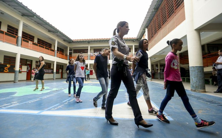 Estudantes se articulam contra o modelo cívico-militar em Minas Gerais