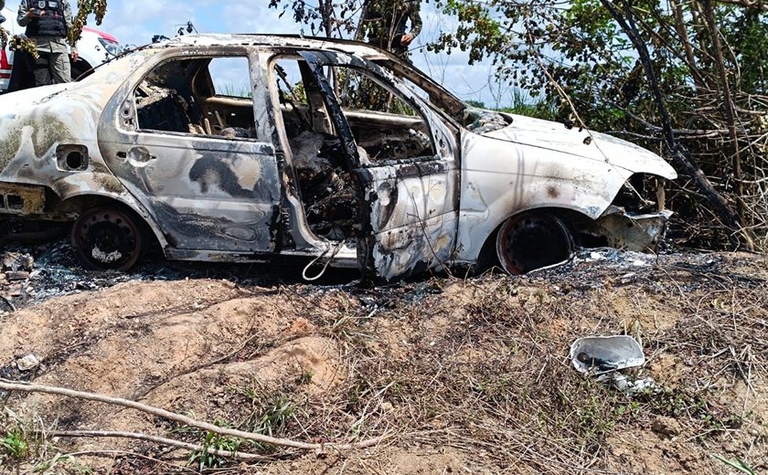 Polícia Militar encontra dois corpos carbonizados em um veículo no Benedito Bentes